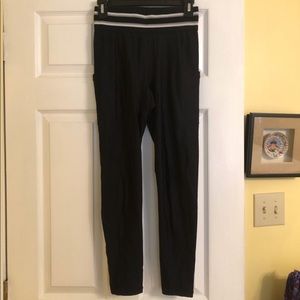 Highwaisted Aerie Black Leggings with Pockets